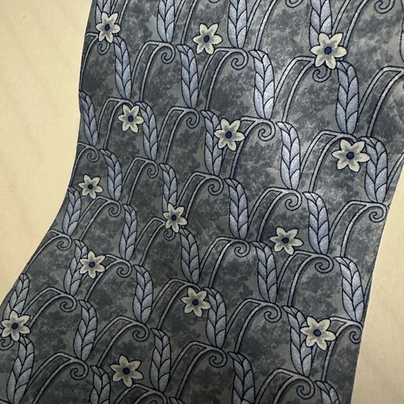 Lanvin
Floral pattern-jacquard silk tie - Picture 4 of 5